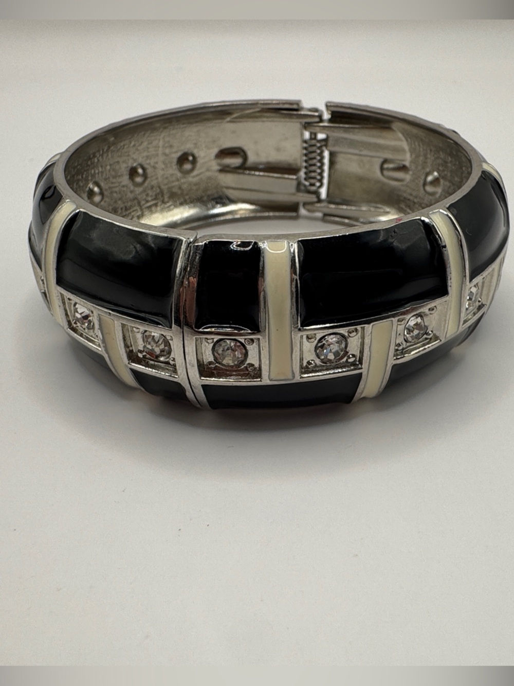 Vintage Black & White Enamel Hinged Bangle Bracelet 80s 90s Y2K
